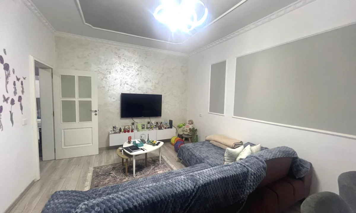 Shtepi ne shitje Apartament ne Tirane, 1+1, Mobilimi E mobiluar, Pagesa 115,000  Euro.