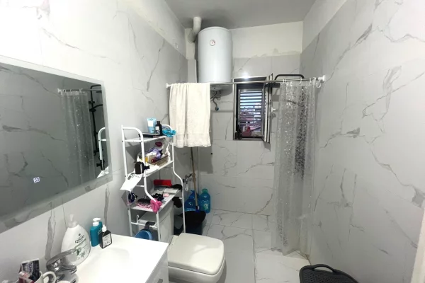 Shtepi ne shitje Apartament ne Tirane, 1+1, Mobilimi E mobiluar, Pagesa 115,000  Euro.