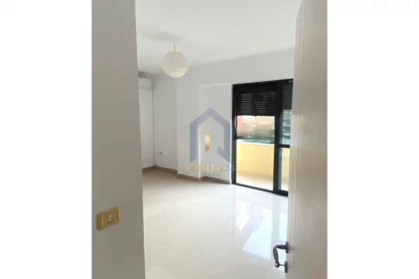 Ambient Biznesi me qira tek “Komuna Parisit ”