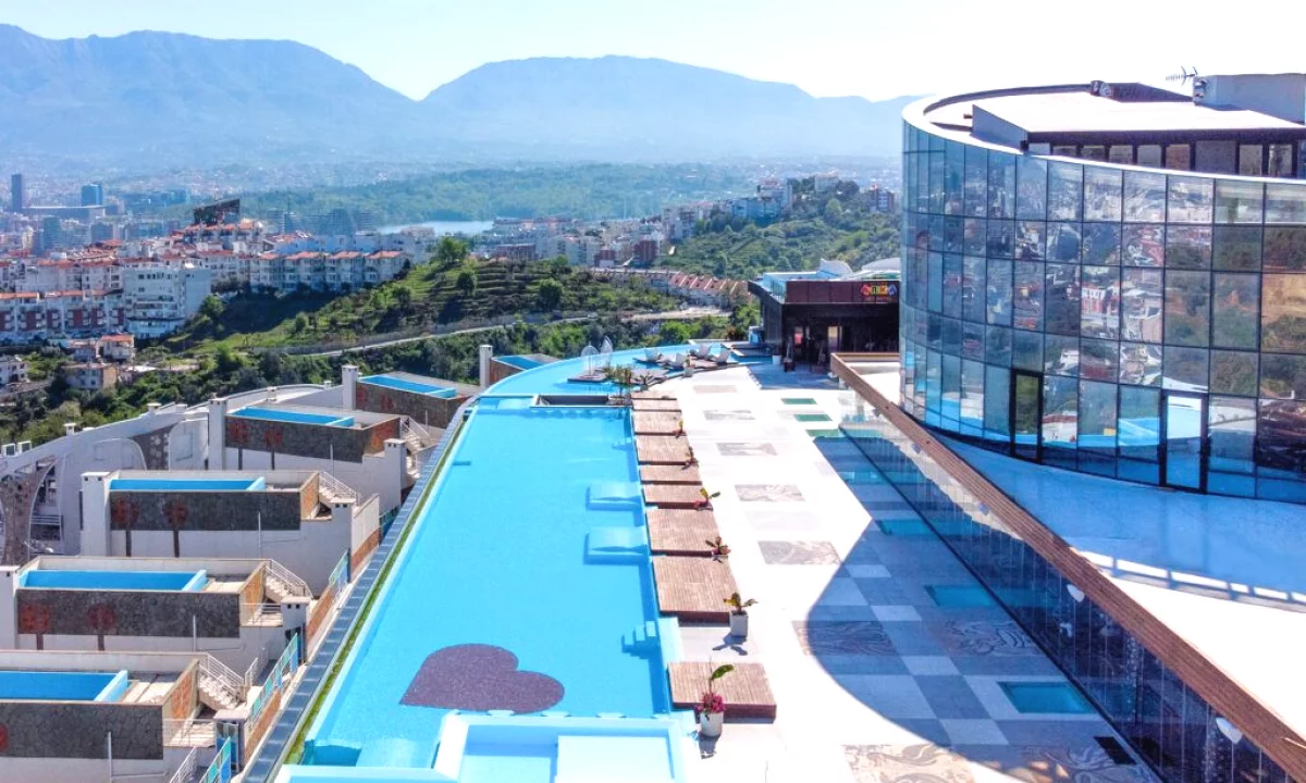 Toke per shitje tek Kodra e Diellit