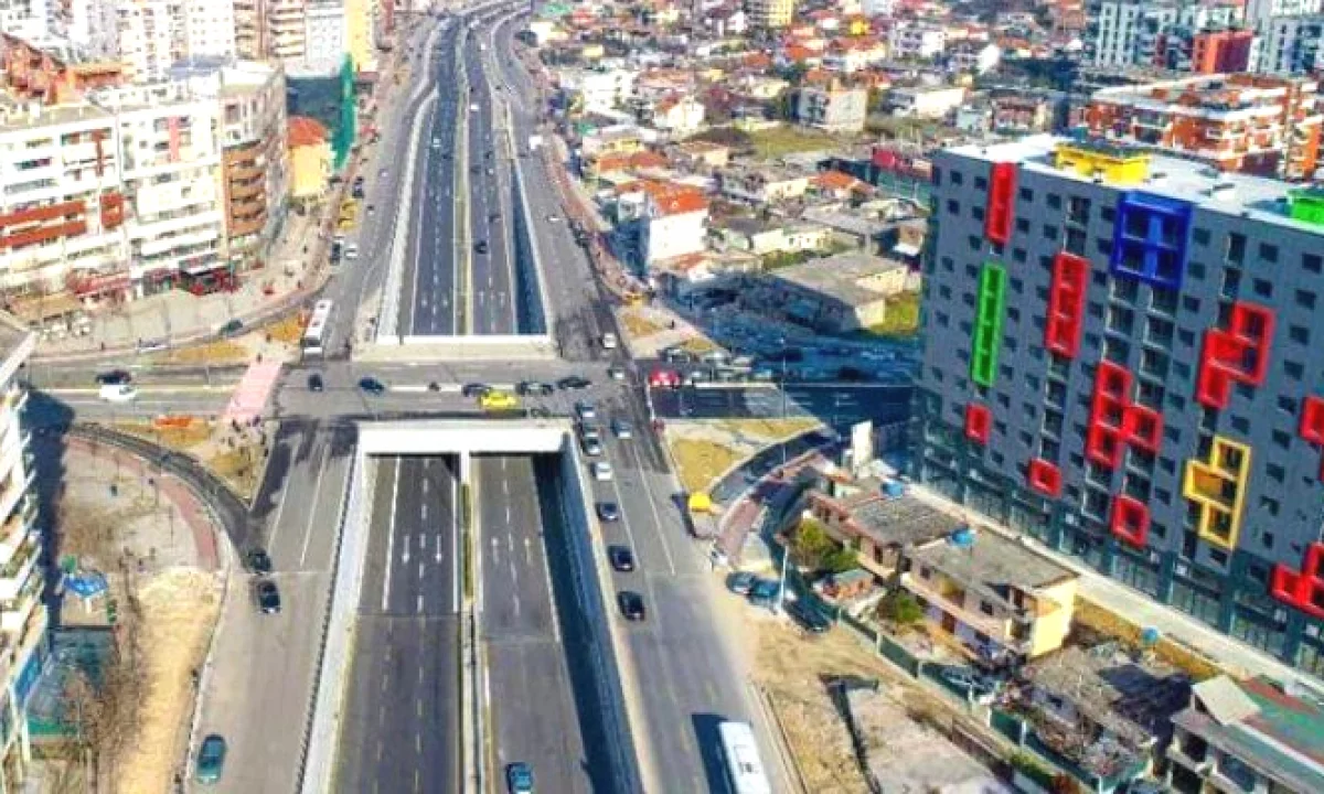 Appartamento in vendita a Tirana 3+1, Vuoto