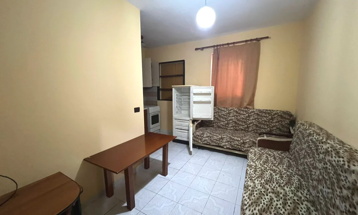 Shtepi me qera Apartament ne Tirane, 1+1, Mobilimi E mobiluar, Pagesa 360  Euro.