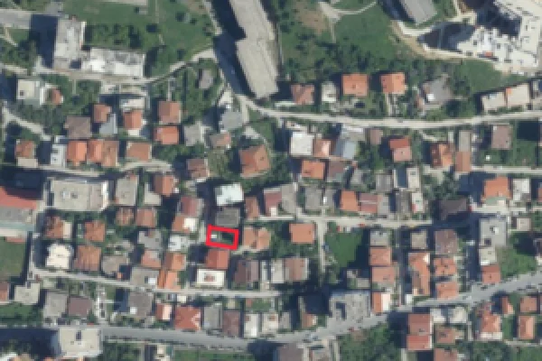 Truall ose Toke ne Tirane - 130,000 Euro