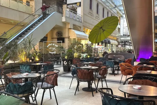 Shitet Garazh tek Galeria Rruga e Barrikadave