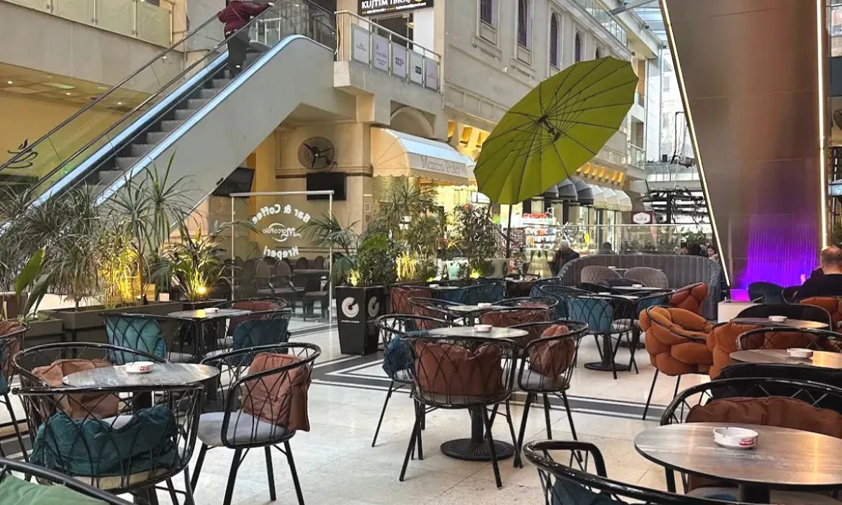 Shitet Garazh tek Galeria Rruga e Barrikadave