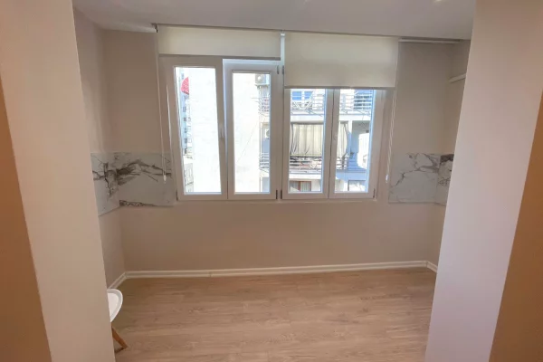 Appartamento in vendita a Tirana 1+1, Arredato