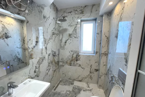 Appartamento in vendita a Tirana 1+1, Arredato