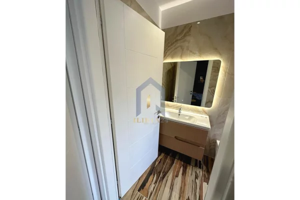 Shtepi me qera Apartament ne Tirane, 3+1, Mobilimi E mobiluar, Pagesa 1,200  Euro.