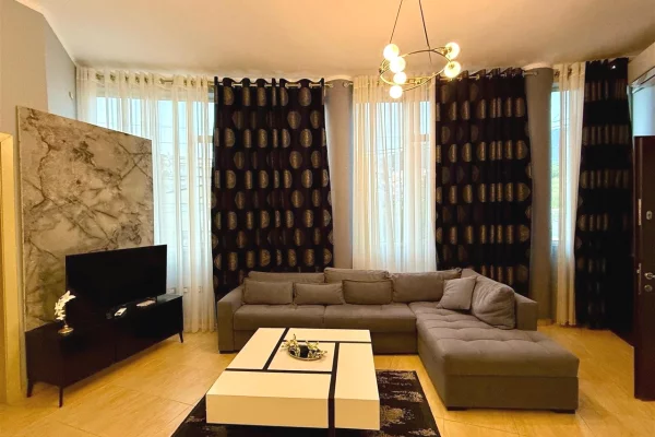 Shtepi ne shitje Apartament ne Tirane, 1+1, Mobilimi E mobiluar, Pagesa 78,000  Euro.