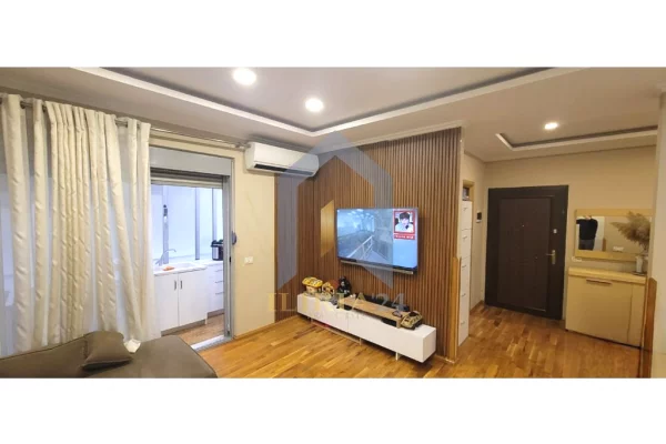 Appartamento in vendita a Tirana 2+1, Arredato