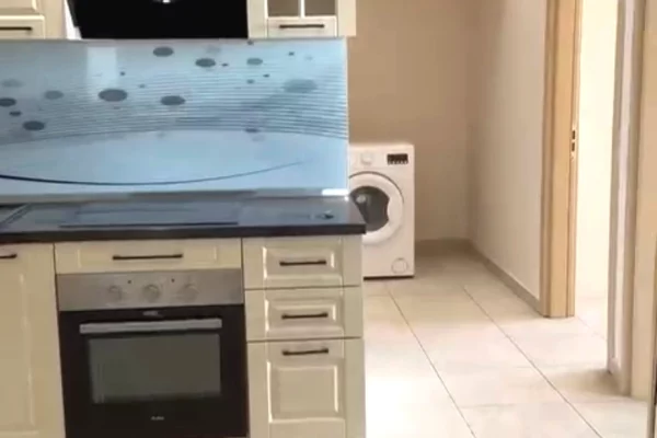 Appartamento in vendita a Tirana 2+1, SemiArredato