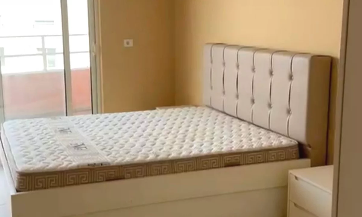 Appartamento in vendita a Tirana 2+1, SemiArredato