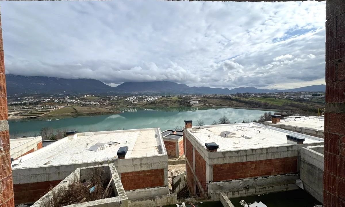 Villa di lusso in vendita a Tirana 3+1, Vuoto