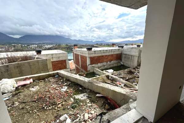 Villa di lusso in vendita a Tirana 3+1, Vuoto