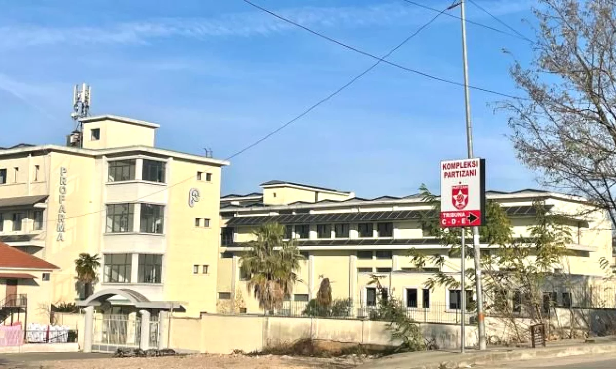 OKAZION! Dyqan per shitje tek "Profarma"