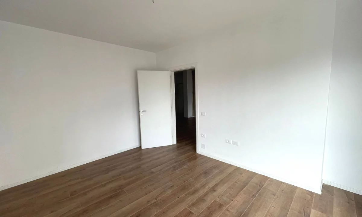 Appartamento in vendita a Tirana 2+1, Vuoto