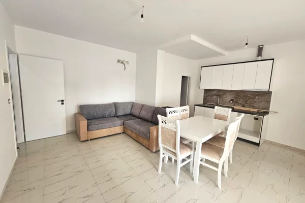 Shtepi me qera 2+1 ne Tirane - 430 Euro