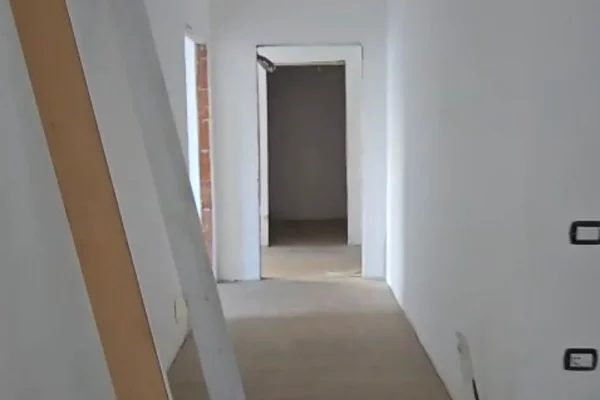 Appartamento in vendita a Tirana 3+1, Vuoto