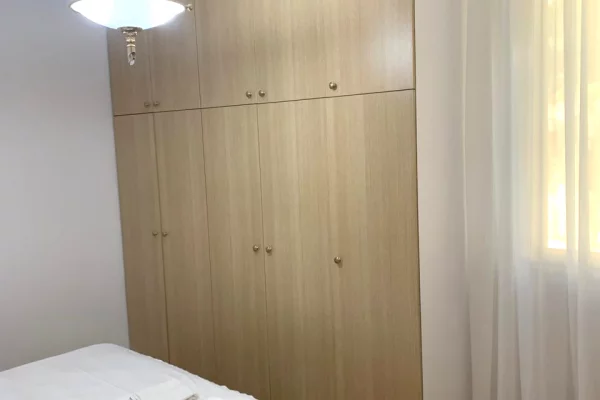 Shtepi ne shitje Apartament ne Tirane, 1+1, Mobilimi E mobiluar, Pagesa 148,800  Euro.