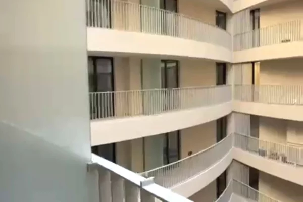 Shtepi ne shitje Apartament ne Tirane, 2+1, Mobilimi Bosh, pa mobiluar, Pagesa 298,700  Euro.