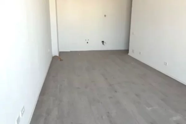 Shtepi ne shitje Apartament ne Tirane, 2+1, Mobilimi Bosh, pa mobiluar, Pagesa 298,700  Euro.