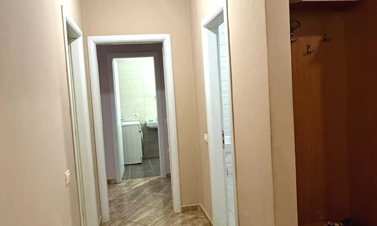 Shtepi me qera Apartament ne Tirane, 2+1, Mobilimi E mobiluar, Pagesa 50,000  Leke.