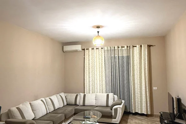 Shtepi me qera Apartament ne Tirane, 2+1, Mobilimi E mobiluar, Pagesa 50,000  Leke.