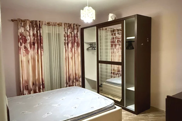 Shtepi me qera Apartament ne Tirane, 2+1, Mobilimi E mobiluar, Pagesa 50,000  Leke.