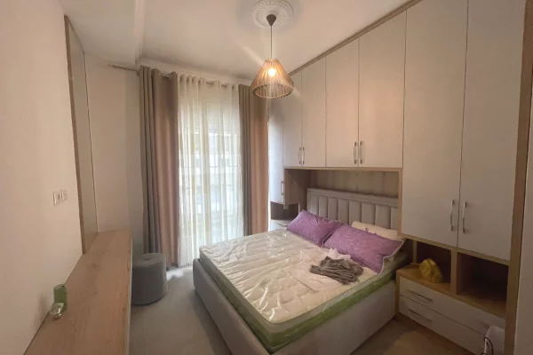 Shtepi ne shitje Apartament ne Tirane, 1+1, Mobilimi E mobiluar, Pagesa 153,000  Euro.