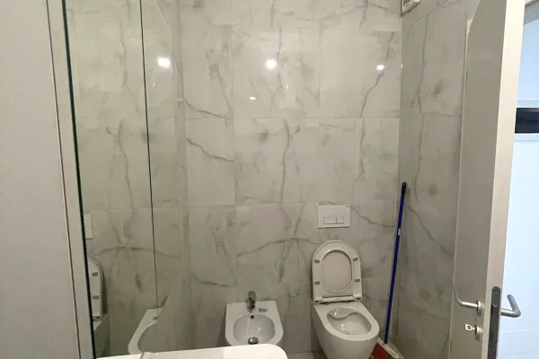 Shtepi ne shitje Apartament ne Tirane, 1+1, Mobilimi E mobiluar, Pagesa 153,000  Euro.