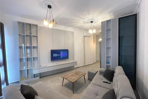 Shtepi ne shitje Apartament ne Tirane, 1+1, Mobilimi E mobiluar, Pagesa 153,000  Euro.