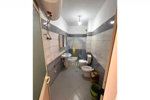 Appartamento in vendita a Tirana 1+1, SemiArredato