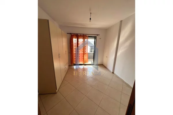 Appartamento in vendita a Tirana 1+1, SemiArredato