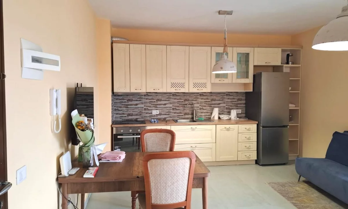 Shtepi me qera Apartament ne Tirane, 2+1, Mobilimi E mobiluar, Pagesa 900  Euro.