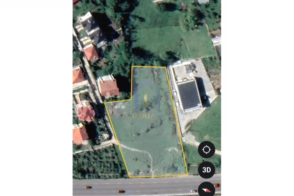 Truall ose Toke ne Tirane - 825,700 Euro