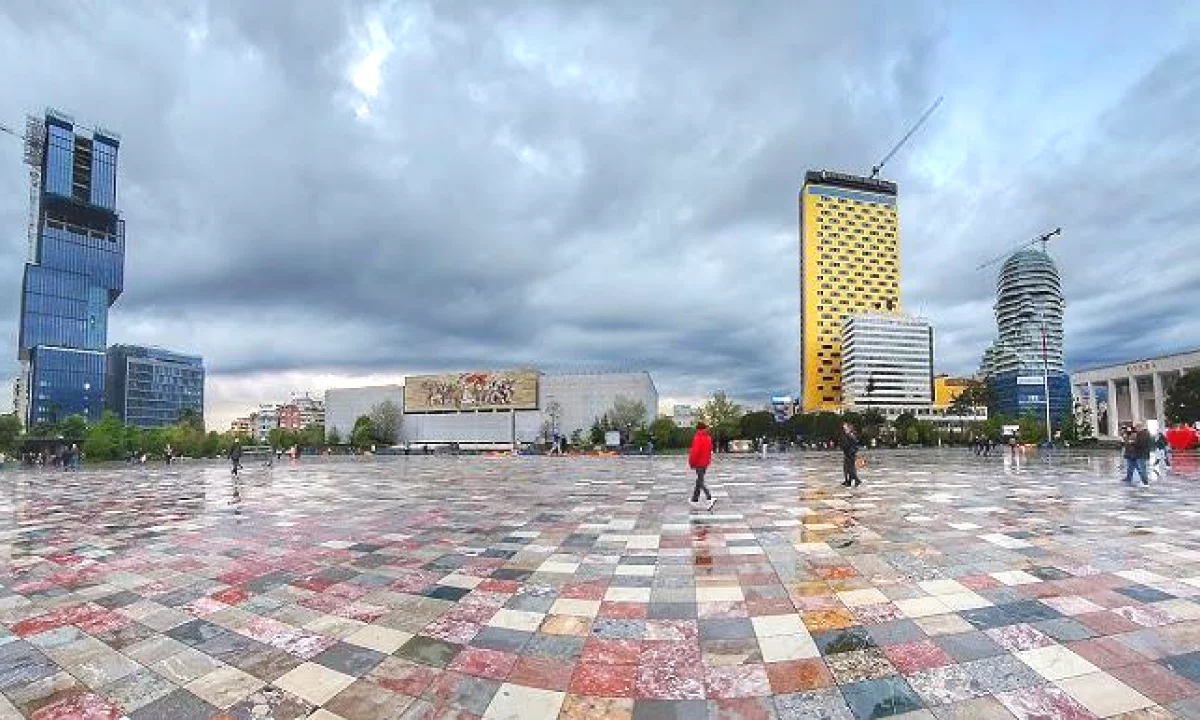 Shitet Garazh ne Qender Tirane