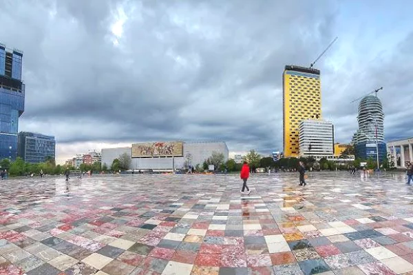 Business Property in Sale 4+1 in Tirana - 40,000 Euro