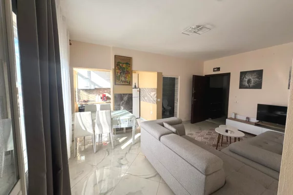 Shtepi ne shitje Apartament ne Durres, 1+1, Mobilimi E mobiluar, Pagesa 55,000  Euro.