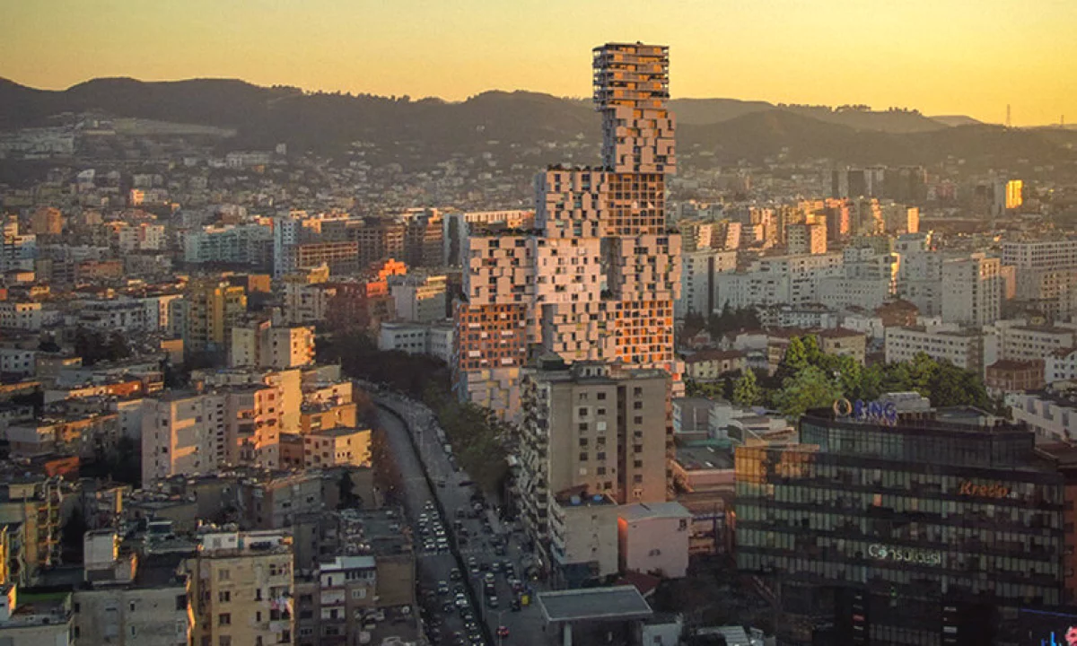 Shtepi ne shitje Apartament ne Tirane, 2+1, Mobilimi Bosh, pa mobiluar, Pagesa 281,500  Euro.