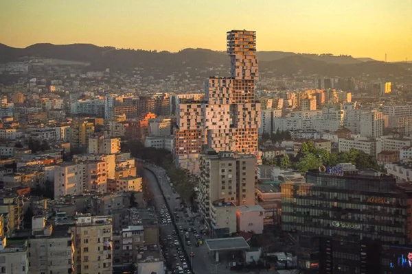 OKAZION Apartament 2+1 për shitje në 21 Dhjetori