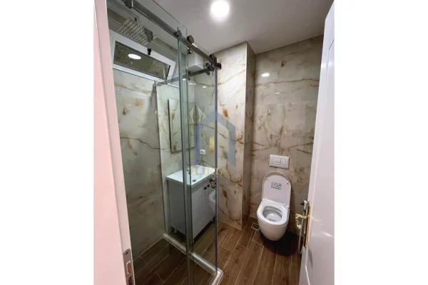 Shtepi me qera Apartament ne Tirane, 2+1, Mobilimi E mobiluar, Pagesa 1,200  Euro.