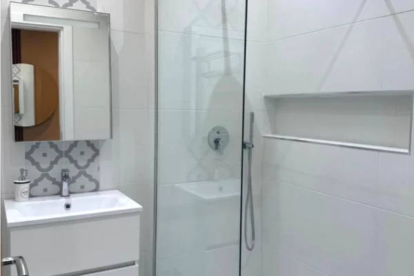 Shtepi ne shitje Apartament ne Tirane, 1+1, Mobilimi E mobiluar, Pagesa 159,650  Euro.