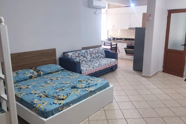 Shtepi ne shitje Apartament ne Vlore, Garsoniere, Mobilimi E mobiluar, Pagesa 98,000  Euro.