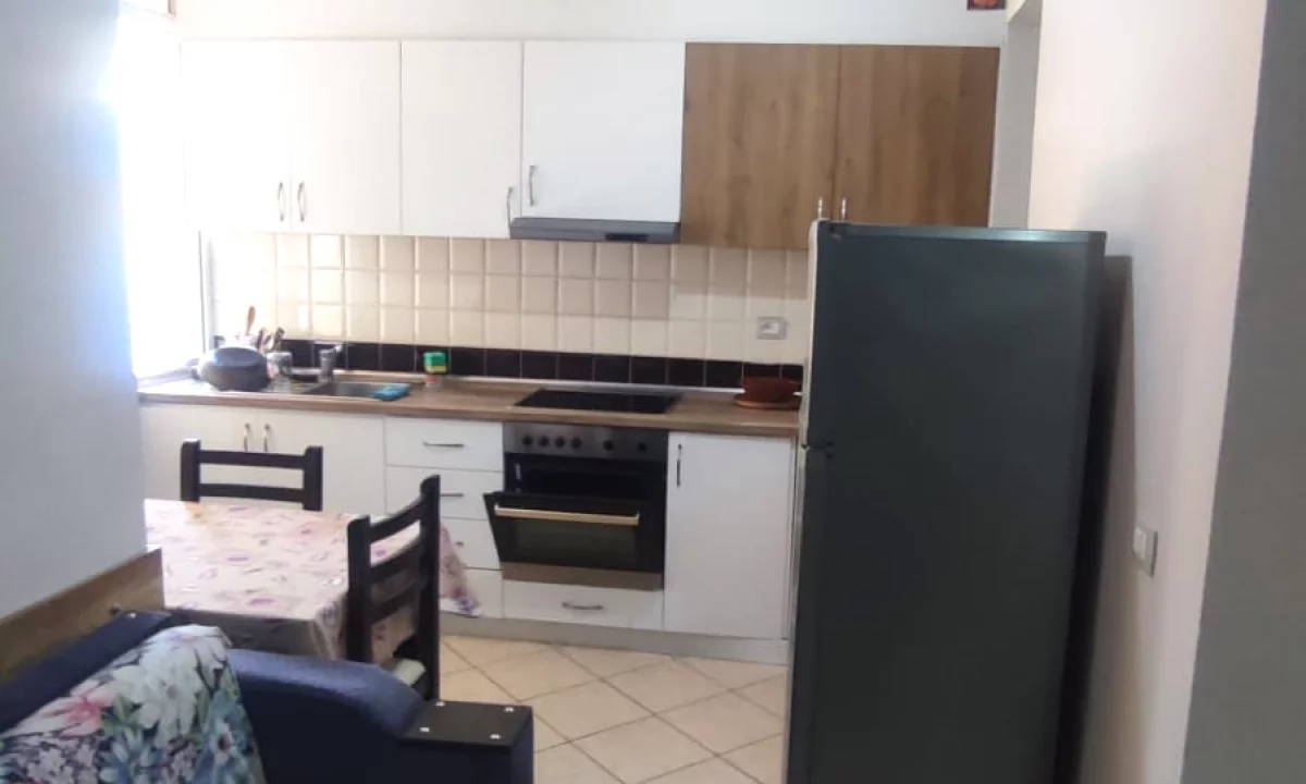 Shtepi ne shitje Apartament ne Vlore, Garsoniere, Mobilimi E mobiluar, Pagesa 98,000  Euro.