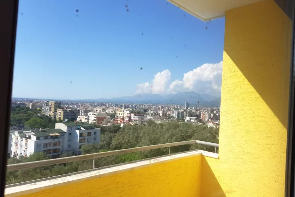 Shtepi ne shitje Apartament ne Tirane, 3+1, Mobilimi Pjeserisht e mobiluar, Pagesa 350,000  Euro.