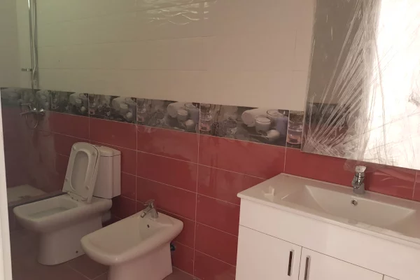 Shtepi ne shitje Apartament ne Tirane, 3+1, Mobilimi Pjeserisht e mobiluar, Pagesa 350,000  Euro.