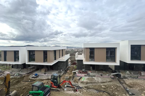 Villa di lusso in vendita a Tirana 4+1, Vuoto