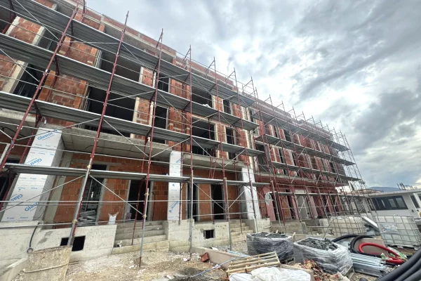 Villa di lusso in vendita a Tirana 4+1, Vuoto