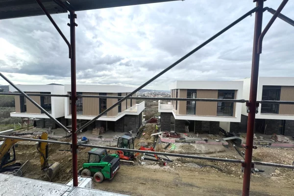 Villa di lusso in vendita a Tirana 4+1, Vuoto