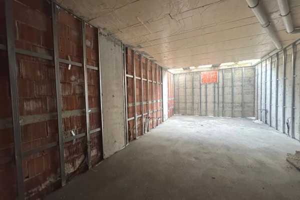 Villa di lusso in vendita a Tirana 4+1, Vuoto